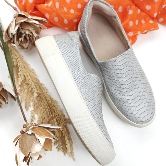 J Slides Grey Leather Embossed Loafers Sz 8m - Picture 1 of 7